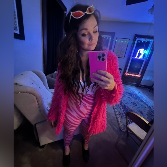 Meet your Posher, Holly - Picture 2 of 3